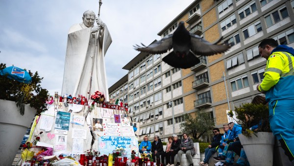 Corner Item Image - En el Gemelli, el personal de enfermería celebra el 12º aniversario del pontificado de Francisco