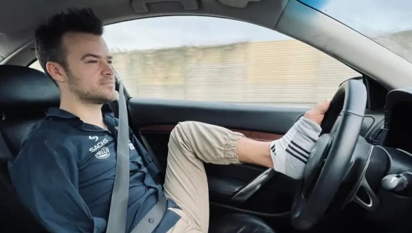 Corner Item Image - La batalla de Bartosz, un piloto de drift realmente excepcional