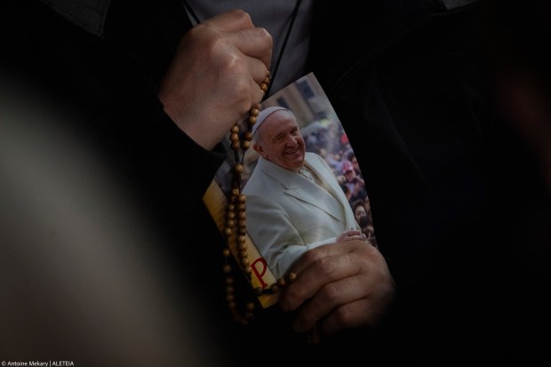 {"rendered":"El rezo del Santo Rosario por el Papa Francisco en San Pedro – 07 de marzo"}