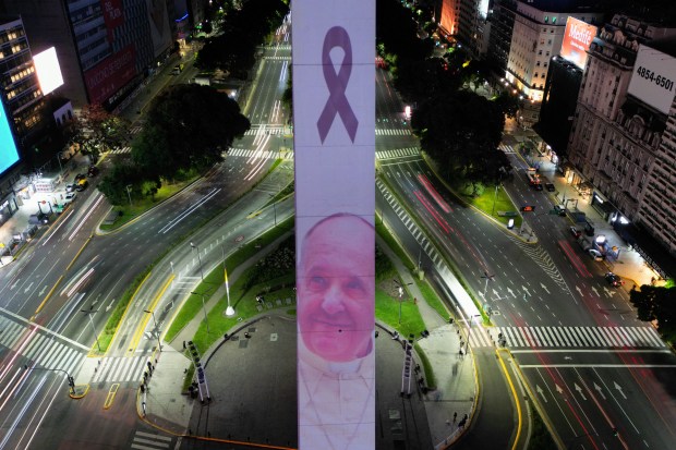 edestrians pass before a television news broadcast showing file footage of Pope Francis, in Tokyo on April 22, 2025. Pope Francis died of a stroke, the Vatican announced hours after the death on April 21 of the 88-year-old reformer who inspired devotion but riled traditionalists during 12 years leading the Catholic Church. (Photo by Kazuhiro NOGI / AFP) | ESSENTIAL; pope; TOPSHOTS; Horizontal - 000_432B2KD.jpg
