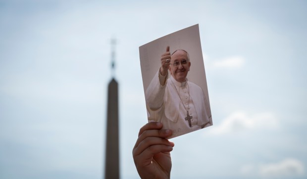 Corner Hero Image - León XIV conmemora al Papa Francisco, fallecido el año pasado