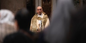 Tercera Misa de novendiales: el cardenal Reina advierte contra el “instinto de volver atrás”