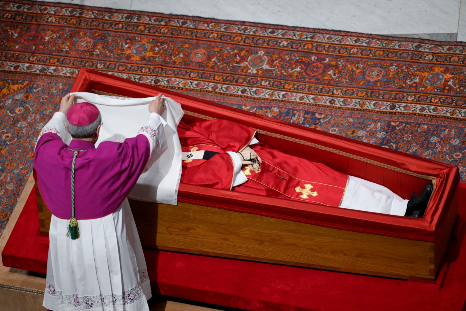 Closing-of-the-Coffin-of-the-late-Roman-Pontiff-Pope-Francis-Vatican-Media