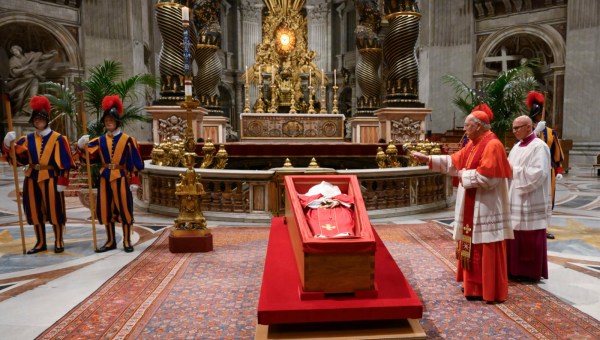 Closing-of-the-Coffin-of-the-late-Roman-Pontiff-Pope-Francis-Vatican-Media
