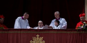 El Papa presidió la solemne bendición Urbi et Orbi al mediodía