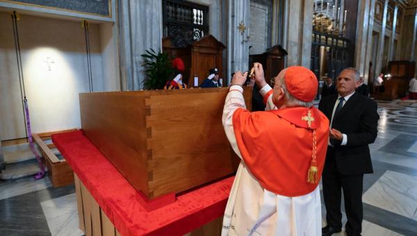 The-burial-rite-of-the-Roman-Pontiff-Pope-Francis