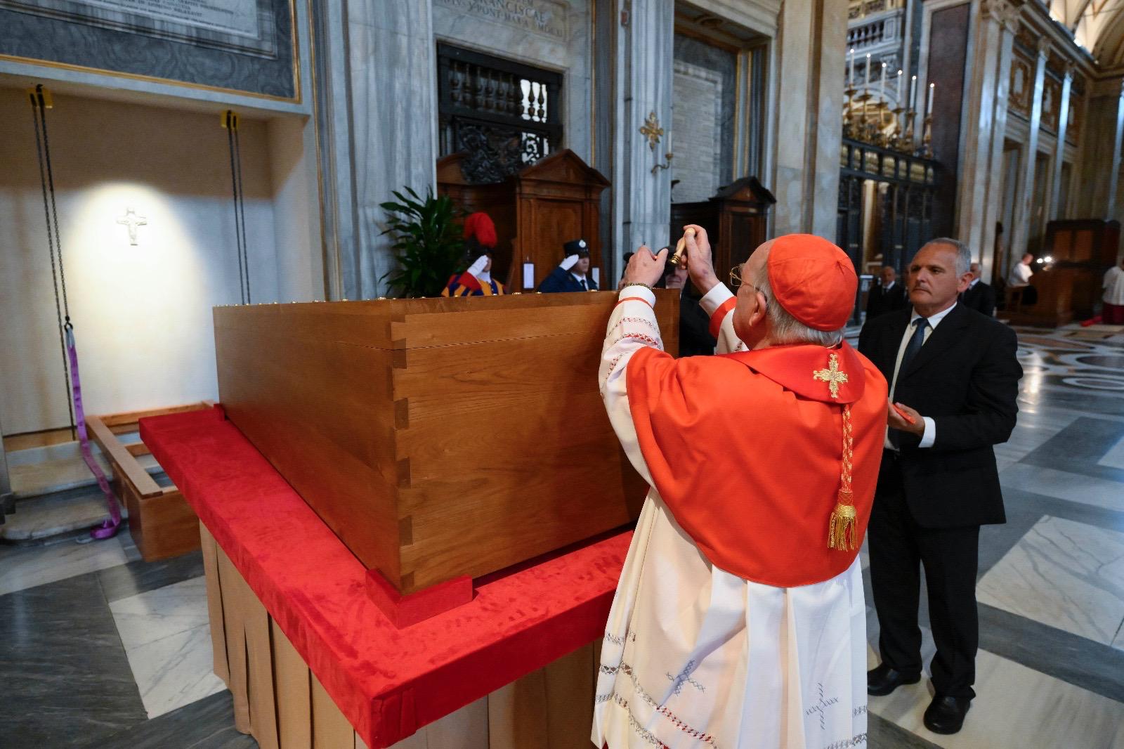 The-burial-rite-of-the-Roman-Pontiff-Pope-Francis