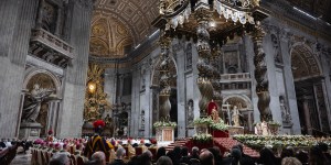Vigilia Pascual: Cristo es el &#8220;punto de inflexión definitivo para la humanidad&#8221;, proclama el Papa