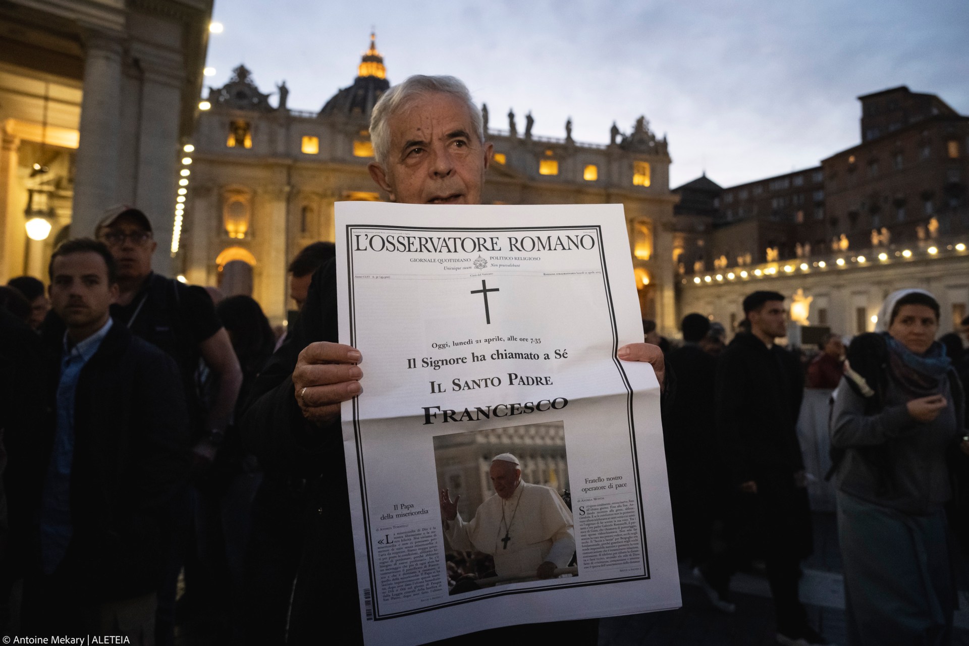 A man holds a special edition of the Vatican newspaper L'Osservatore Romano announcing the death of Pope Francis, in St. Peter's Square