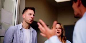 ¿Qué es realmente maldecir y qué impacto tiene en nosotros?