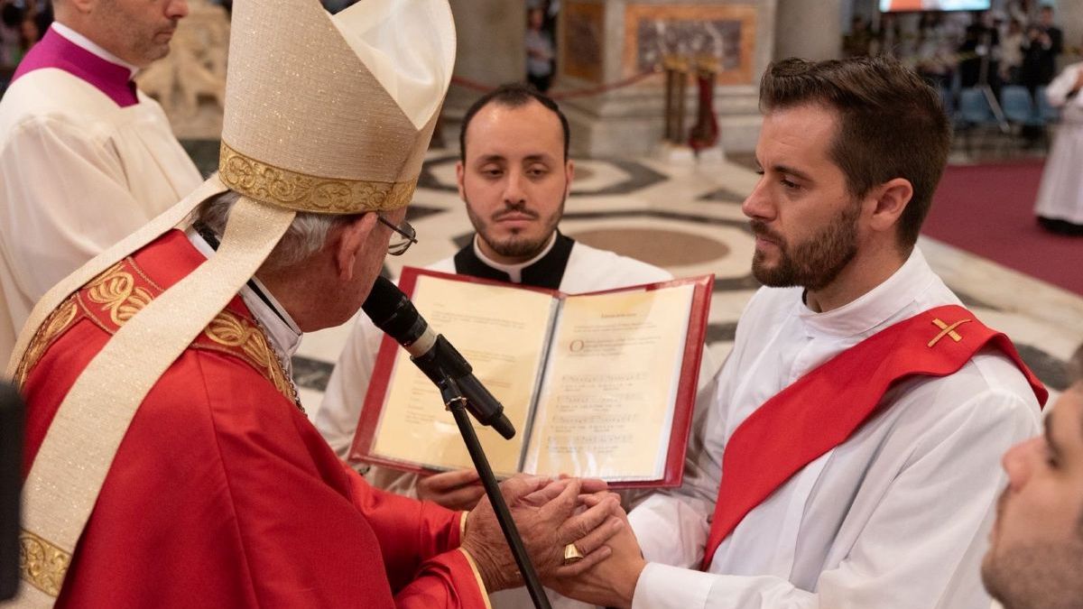John Kenny, sacerdote recién ordenado