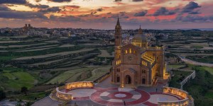 Una peregrinación de esperanza a través del paisaje religioso maltés