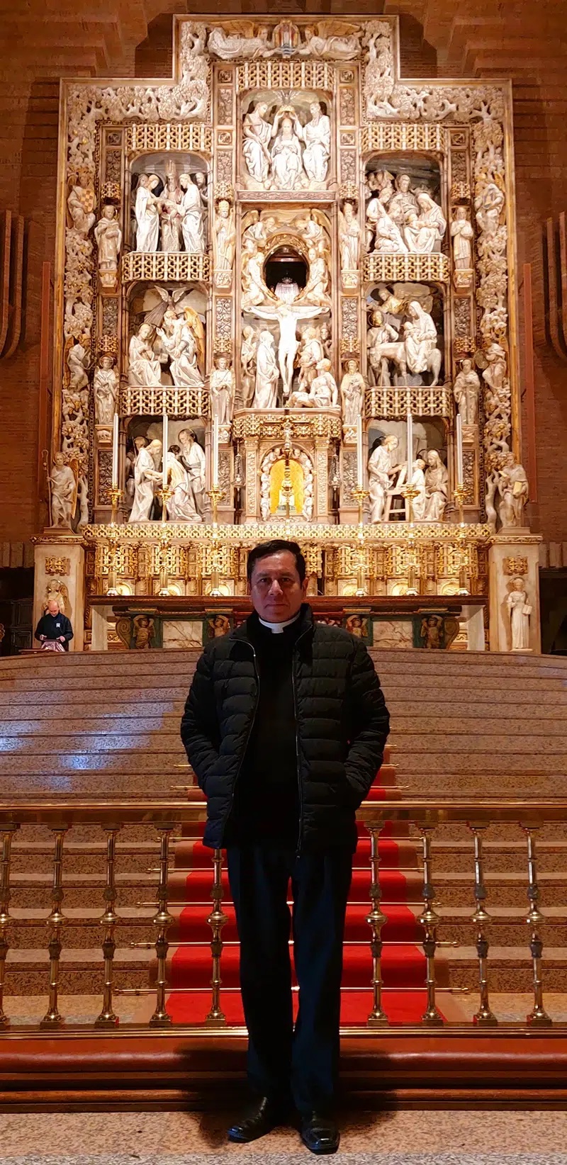 Christian Munayco, sacerdote de peru