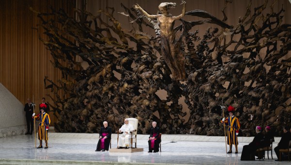 Corner Item Image - Ante la prensa, el Papa León XIV pide el “desarme de la comunicación”