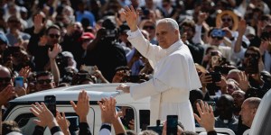 En Roma, cristianos de todo el mundo rodearon a su nuevo Papa