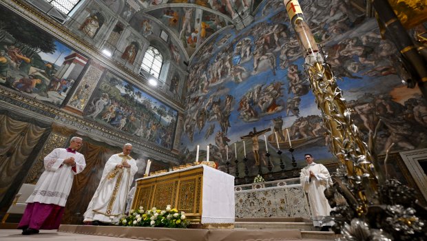 Pope-Leo-XIV-during-a-mass-with-cardinals-in-the-Sistine-Chape