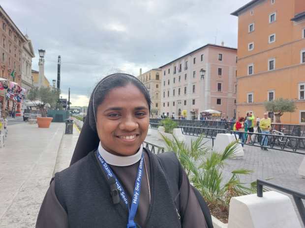 SISTER-ROOBINI