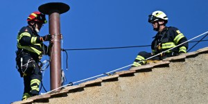 (🔴 EN VIVO) Cónclave: instalada la chimenea en la Capilla Sixtina