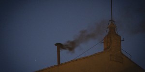 (🔴 EN VIVO) Humo negro sobre la Capilla Sixtina tras la primera votación del cónclave
