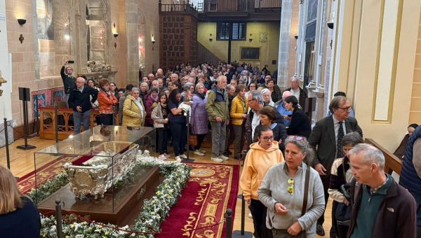 Corner Item Image - Multitudinaria exposición del cuerpo incorrupto de santa Teresa de Ávila