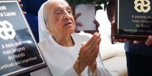 Fallece la persona más anciana del mundo, dejando un legado de fe