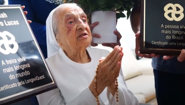 Corner Item Image - Fallece la persona más anciana del mundo, dejando un legado de fe