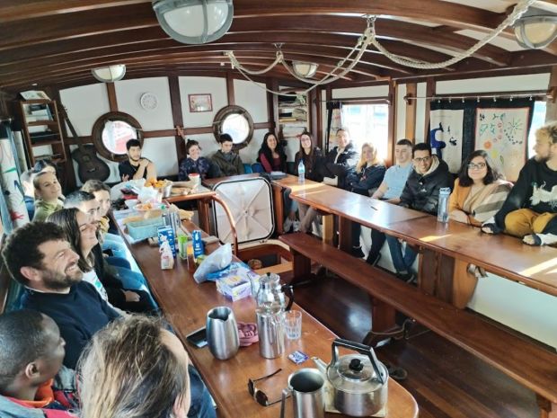 Jóvenes del barco Bel Espoir muestran cómo promover la paz