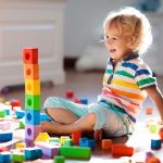 Cuatro secretos para enseñar a los niños a jugar solos