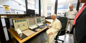 León XIV visita la emisora de la radio del Vaticano