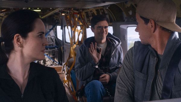 ‘Amenaza en el aire’: Mel Gibson dirige a Mark Wahlberg