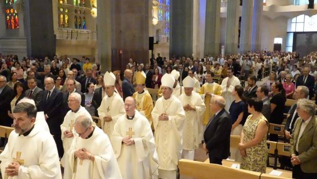 Más de mil personas celebran en la basílica de la Sagrada Familia de Barcelona una misa de acción de gracias por la declaración de venerable al arquitecto modernista Gaudí