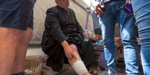 El gesto del sacerdote de Gaza que salvó decenas de vidas