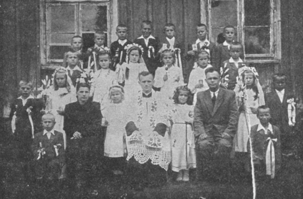 Karol Wojtyla en su primera parroquia de Niegowic