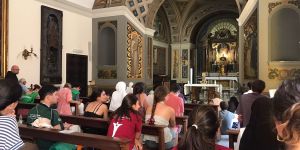 De la coreografía TikTok a la adoración: la montaña rusa espiritual de los jóvenes en Roma