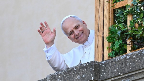 Corner Item Image - (VIDEO) Castel Gandolfo: ¿cómo comenzó la tradición papal del verano?