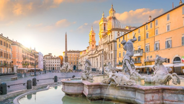 Corner Item Image - Un Papa inundaba la Piazza Navona para refrescar Roma