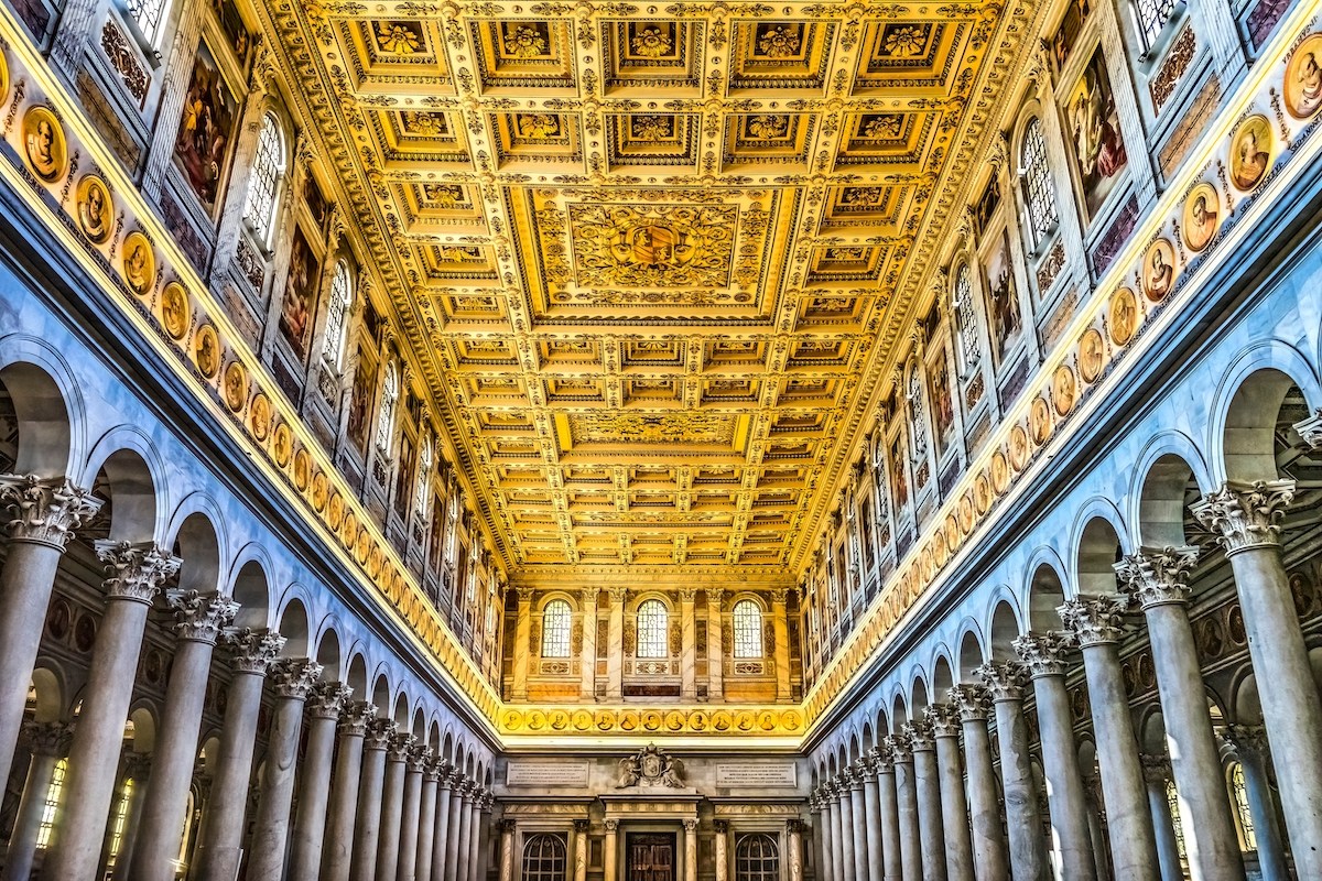 La basilique Saint-Paul-hors-les-Murs, à Rome.