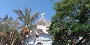 Tres muertos en ataque israelí a parroquia católica en Gaza, el Papa reza por las víctimas