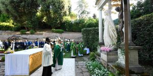 En los jardines de Castel Gandolfo, el llamado ecológico de León XIV ante &#8220;un mundo en llamas&#8221;