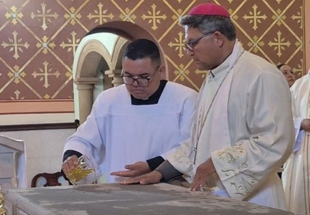 consagración, altar, dedicación, eucaristía, misa, liturgia