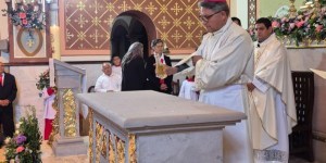 ¿Por qué hay que consagrar el altar que se usa en la Misa?