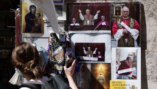 Corner Item Image - Papamanía: León XIV, icono espiritual… y comercial