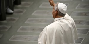 León comparte la pregunta de su sobrina con los jóvenes de Roma