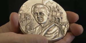 “Ser reconocido como agustino es un honor”: León XIV recibe una medalla de su orden religiosa