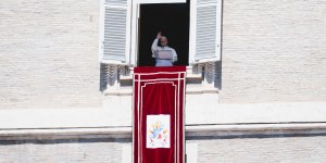 Ángelus: León XIV denuncia la persecución de los cristianos “con palabras”