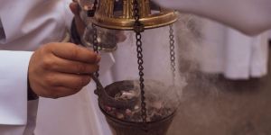 ¿Qué sentido tiene usar incienso dentro de la liturgia?