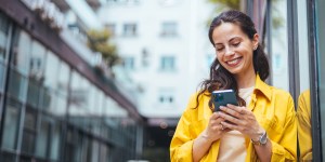 Cómo cuidar la caridad en WathsApp y en el mundo digital 