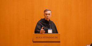 El padre Joseph Farrell, cercano a León XIV, elegido jefe de la Orden de los Agustinos