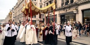 ¿En jueves de Corpus Christi es obligatorio ir a Misa?