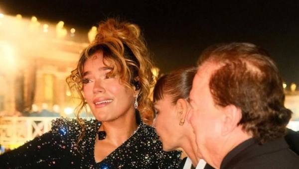 Corner Item Image - Cuando Dios toca el corazón, la única opción es convertirse